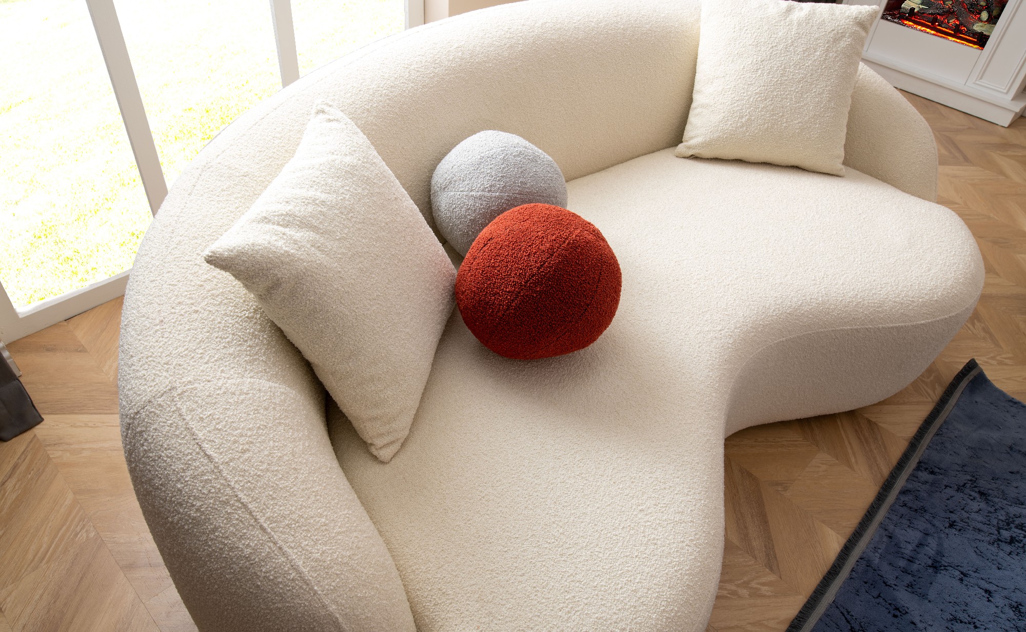 Elips Loveseat 1